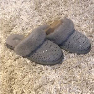 NWT Ugg sunshine perforated slipper slides. Kids.